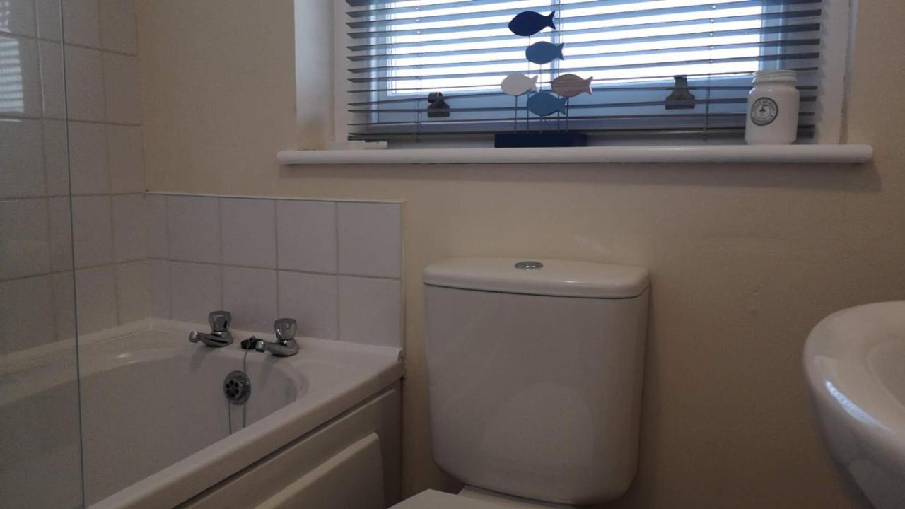 Coastal Escape Deal - 2 Bedroom House -Short Lets & Serviced Accommodation 외부 사진