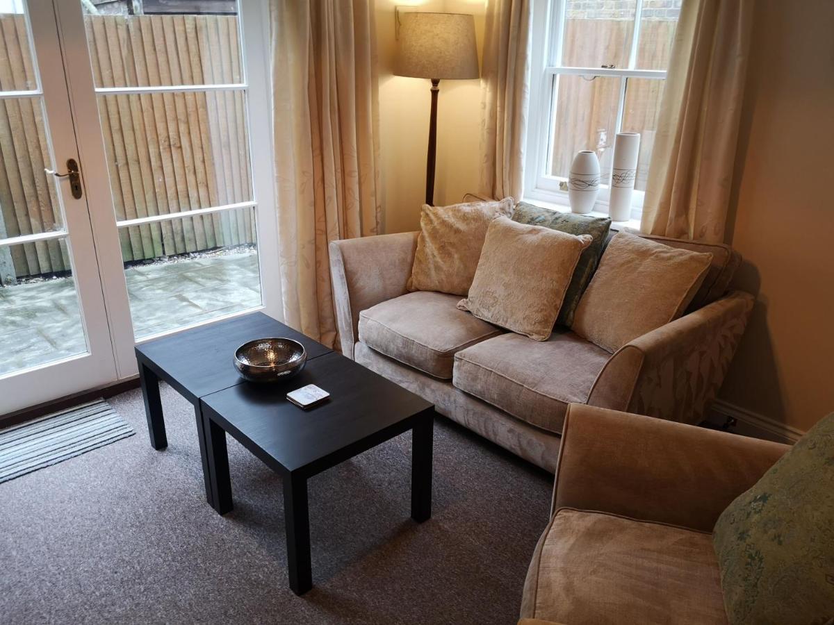 Coastal Escape Deal - 2 Bedroom House -Short Lets & Serviced Accommodation 외부 사진