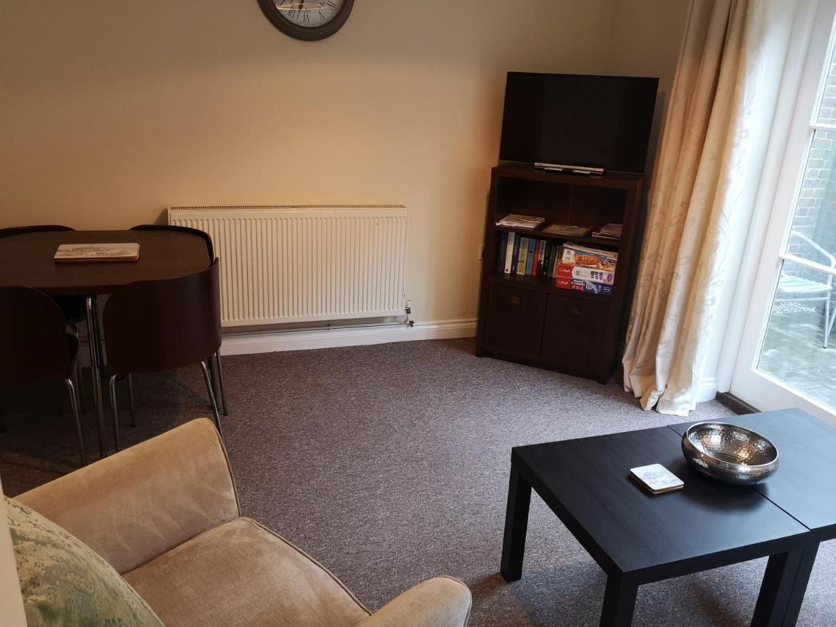 Coastal Escape Deal - 2 Bedroom House -Short Lets & Serviced Accommodation 외부 사진